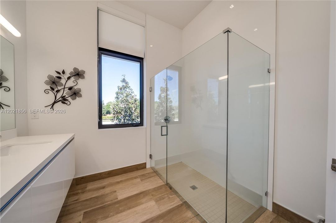 For Sale: $3,300,000 (6 beds, 7 baths, 5184 Square Feet)