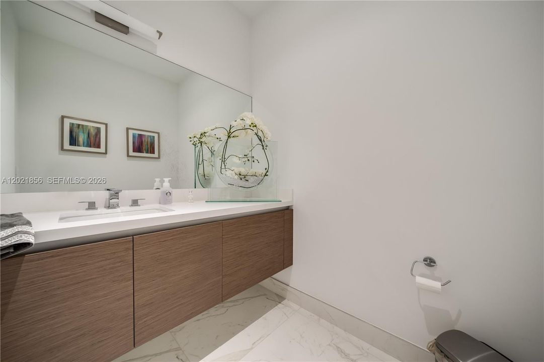 For Sale: $3,300,000 (6 beds, 7 baths, 5184 Square Feet)