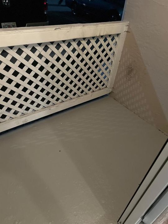 Active With Contract: $1,800 (1 beds, 1 baths, 750 Square Feet)