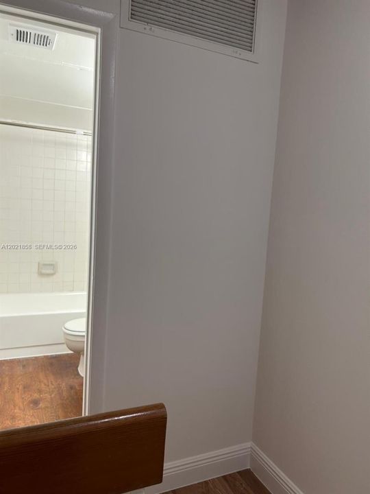 Active With Contract: $1,800 (1 beds, 1 baths, 750 Square Feet)