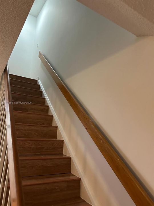 Active With Contract: $1,800 (1 beds, 1 baths, 750 Square Feet)