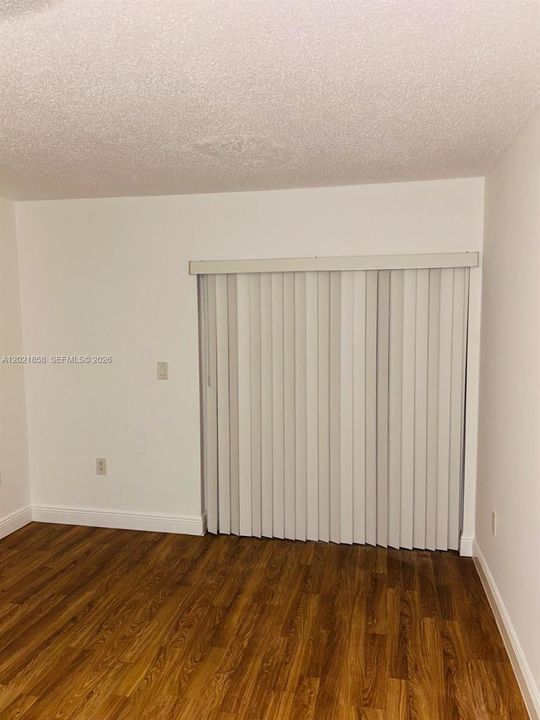 Active With Contract: $1,800 (1 beds, 1 baths, 750 Square Feet)