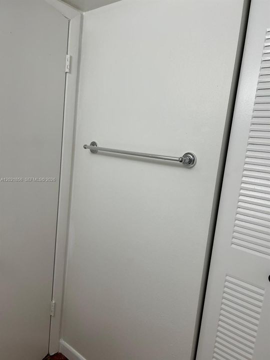 Active With Contract: $1,800 (1 beds, 1 baths, 750 Square Feet)