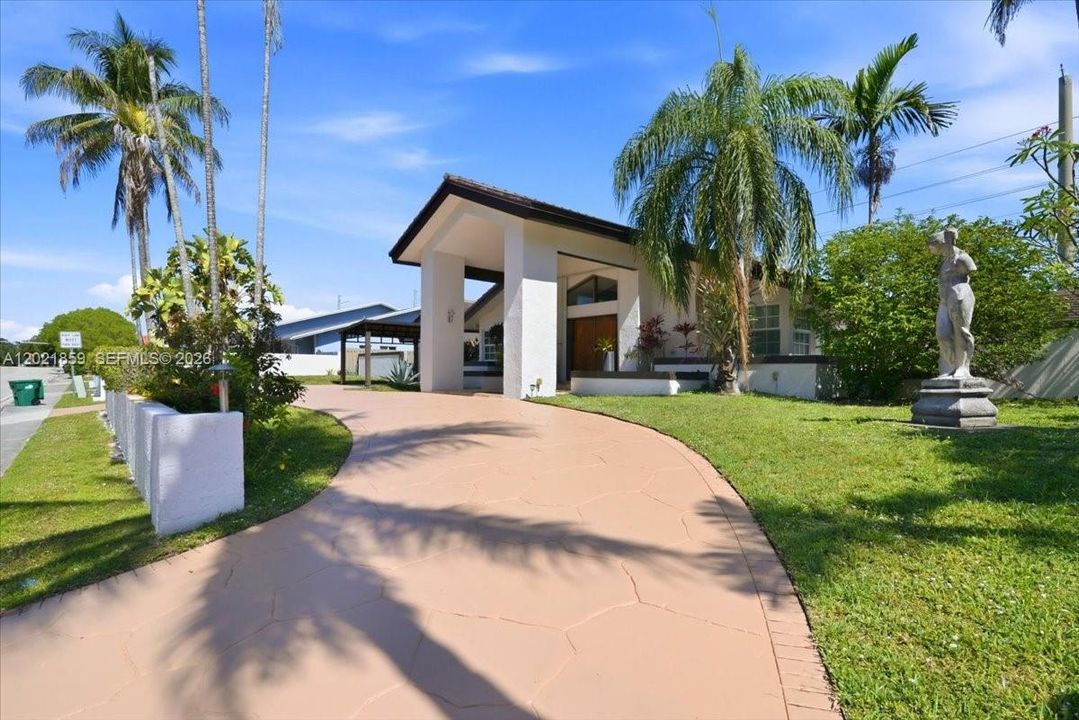 For Sale: $1,800,000 (5 beds, 4 baths, 0 Square Feet)
