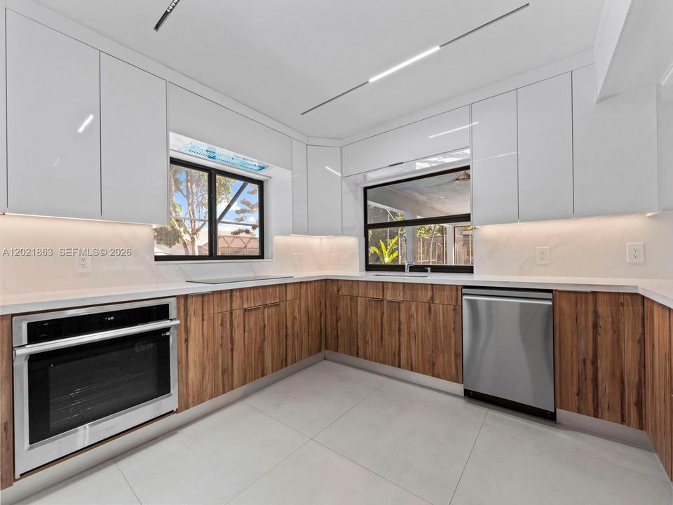 For Rent: $6,000 (4 beds, 2 baths, 2047 Square Feet)