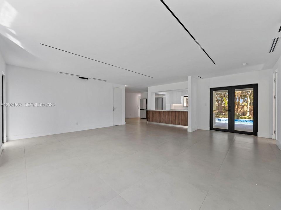 For Rent: $6,000 (4 beds, 2 baths, 2047 Square Feet)