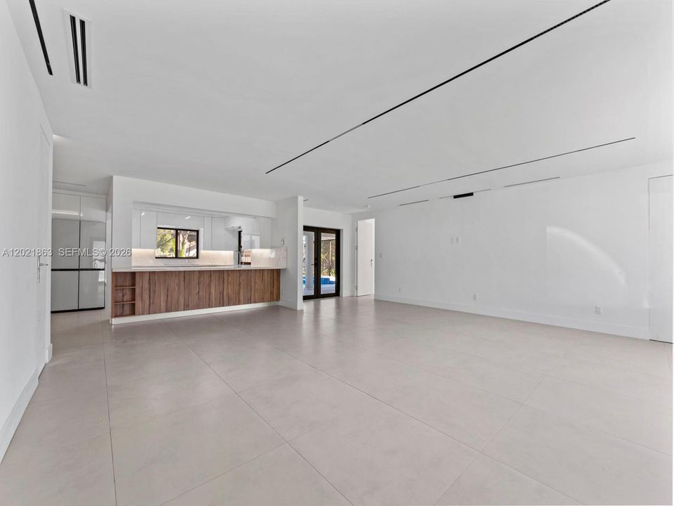 For Rent: $6,000 (4 beds, 2 baths, 2047 Square Feet)