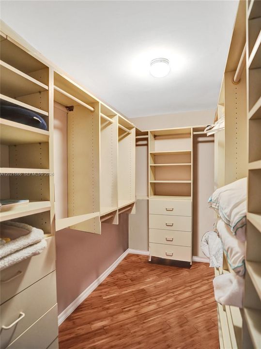 For Sale: $999,900 (2 beds, 2 baths, 2090 Square Feet)