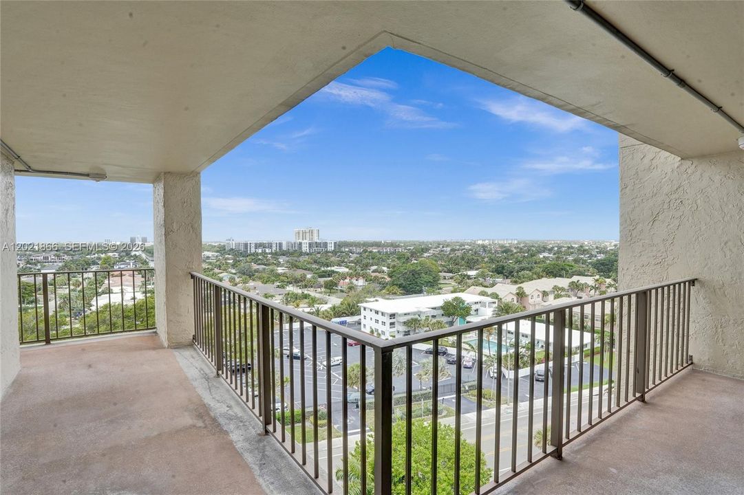 For Sale: $999,900 (2 beds, 2 baths, 2090 Square Feet)