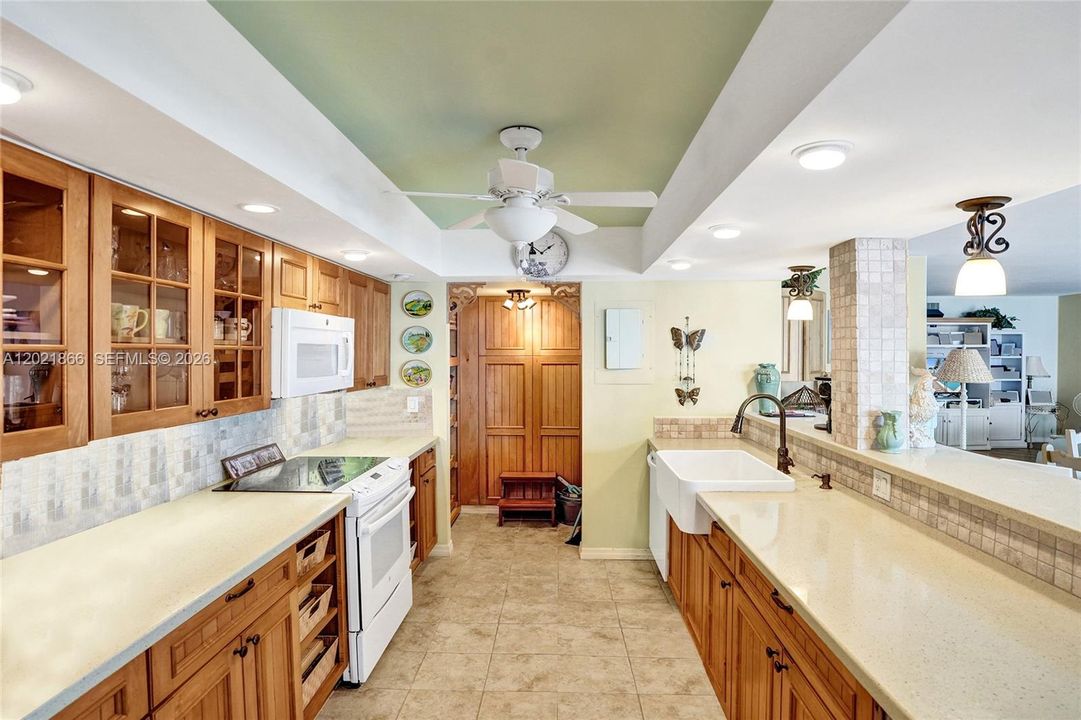 For Sale: $999,900 (2 beds, 2 baths, 2090 Square Feet)