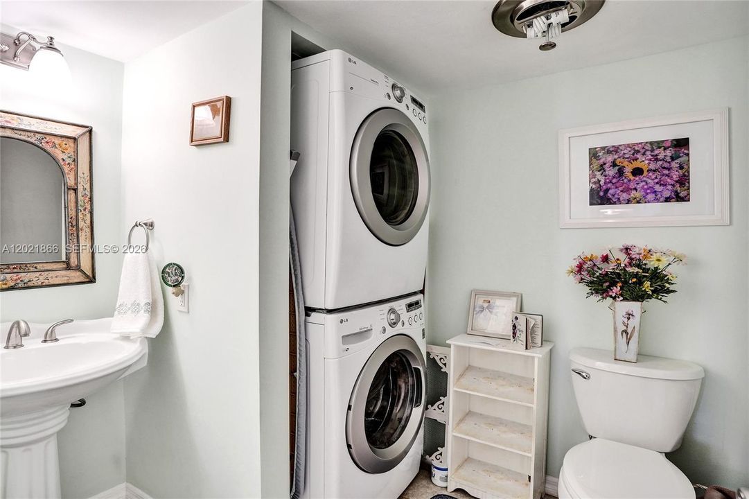 For Sale: $999,900 (2 beds, 2 baths, 2090 Square Feet)
