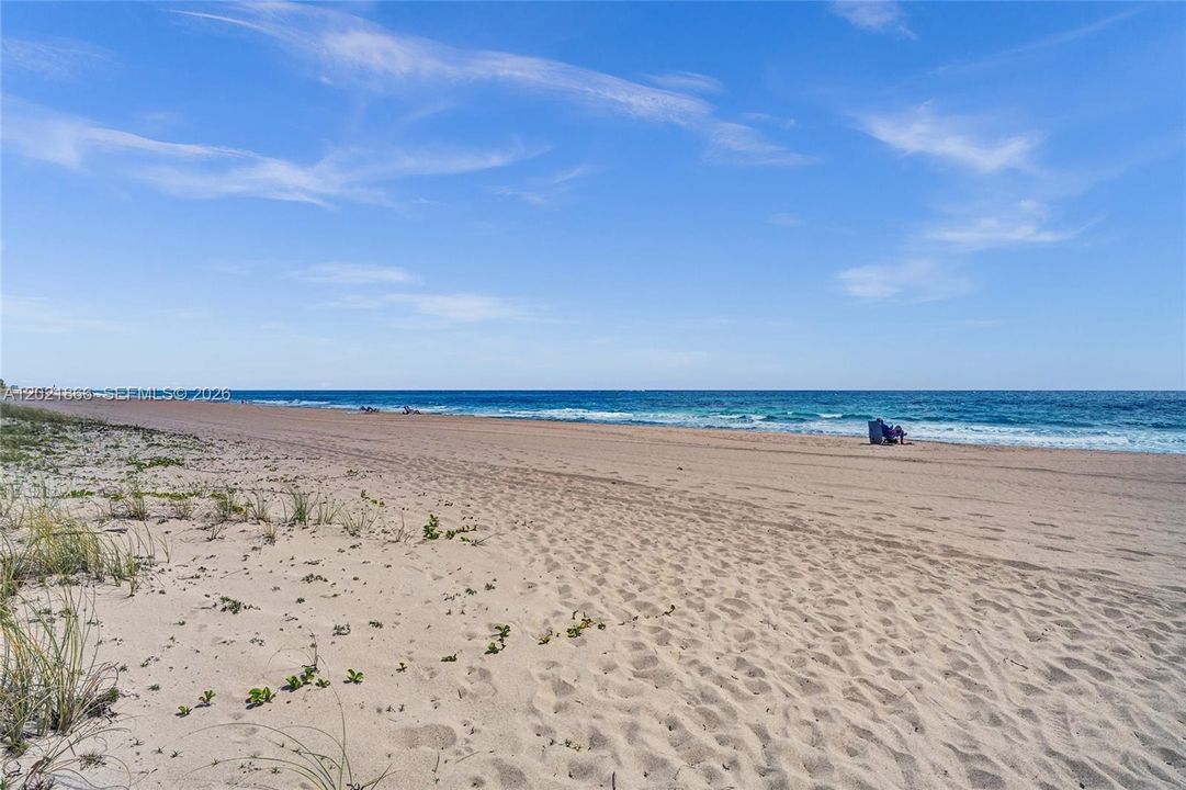 For Sale: $999,900 (2 beds, 2 baths, 2090 Square Feet)