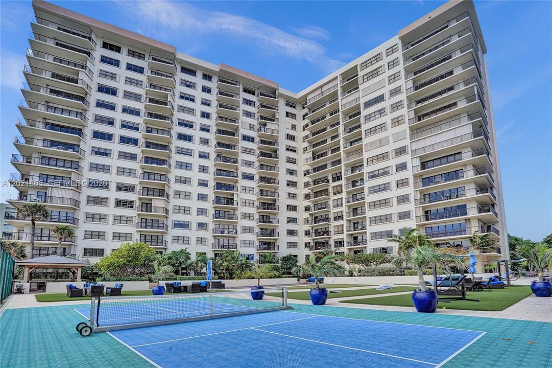For Sale: $999,900 (2 beds, 2 baths, 2090 Square Feet)