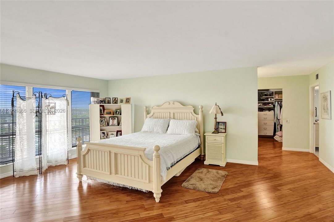 For Sale: $999,900 (2 beds, 2 baths, 2090 Square Feet)