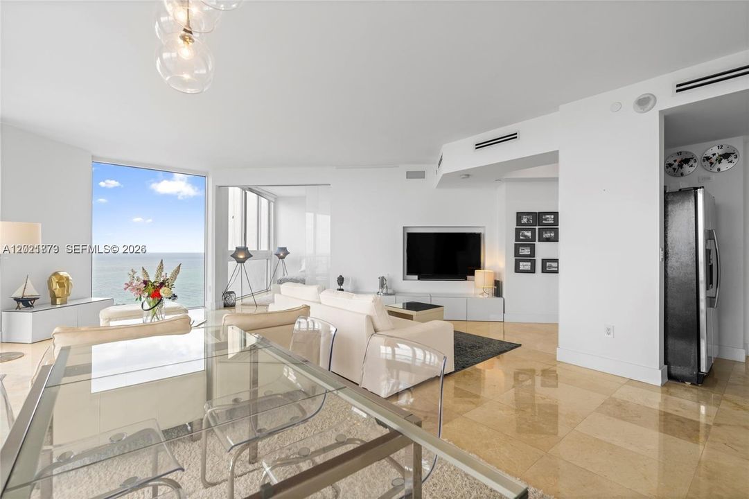 En Venta: $1,465,000 (2 camas, 2 baños, 1410 Pies cuadrados)