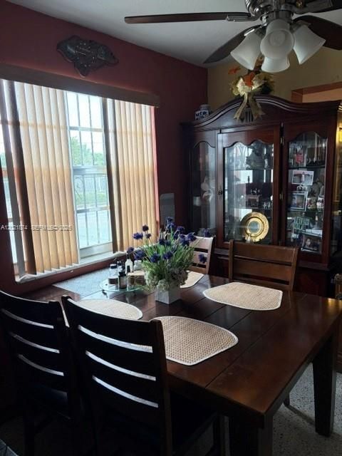 En Venta: $587,000 (3 camas, 2 baños, 1355 Pies cuadrados)