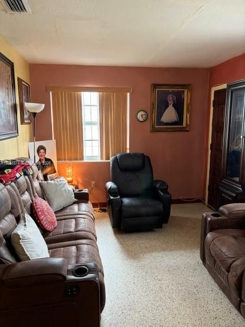 En Venta: $587,000 (3 camas, 2 baños, 1355 Pies cuadrados)