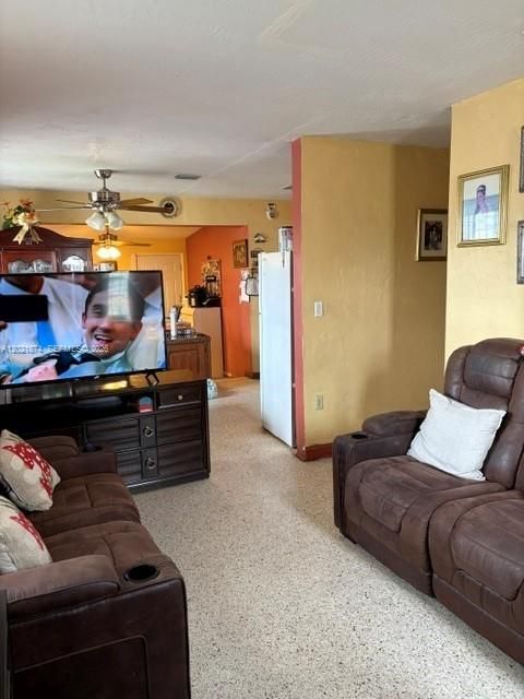 En Venta: $587,000 (3 camas, 2 baños, 1355 Pies cuadrados)