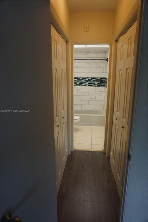 For Rent: $1,700 (1 beds, 1 baths, 710 Square Feet)