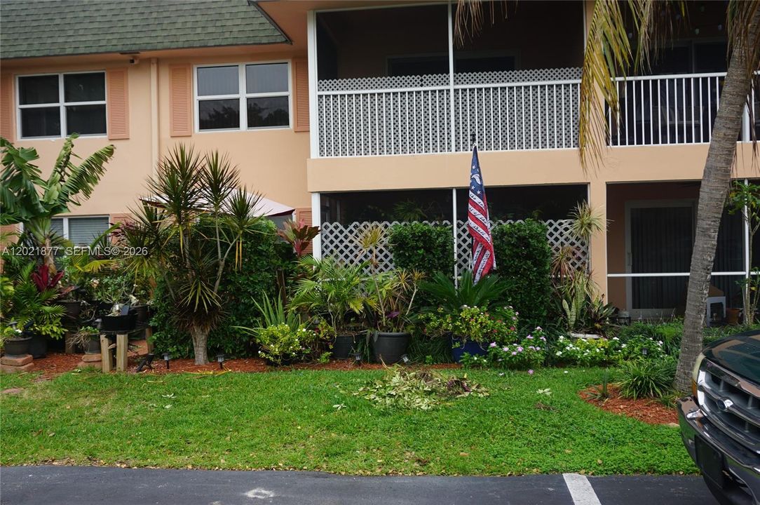 For Rent: $1,700 (1 beds, 1 baths, 710 Square Feet)