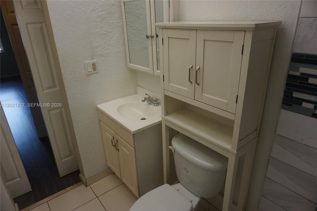 For Rent: $1,700 (1 beds, 1 baths, 710 Square Feet)