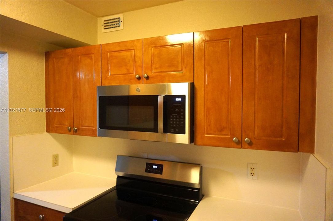 For Rent: $1,700 (1 beds, 1 baths, 710 Square Feet)