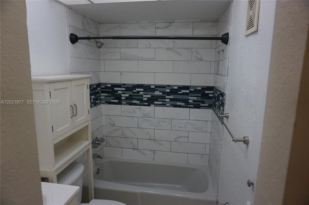 For Rent: $1,700 (1 beds, 1 baths, 710 Square Feet)