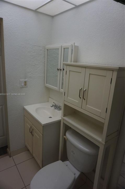 For Rent: $1,700 (1 beds, 1 baths, 710 Square Feet)