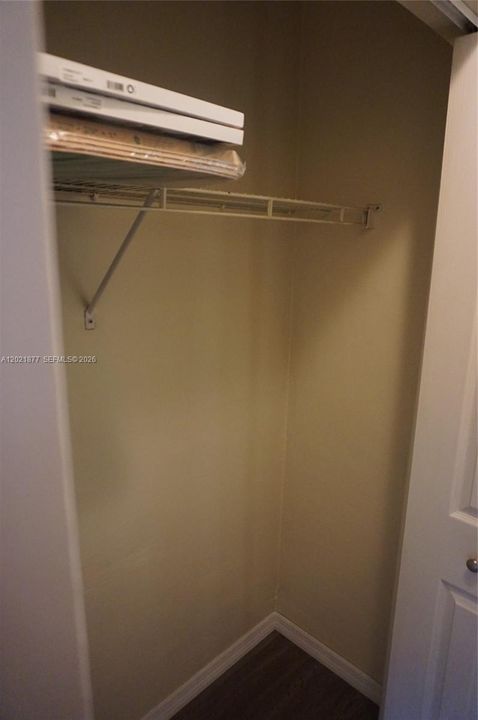For Rent: $1,700 (1 beds, 1 baths, 710 Square Feet)