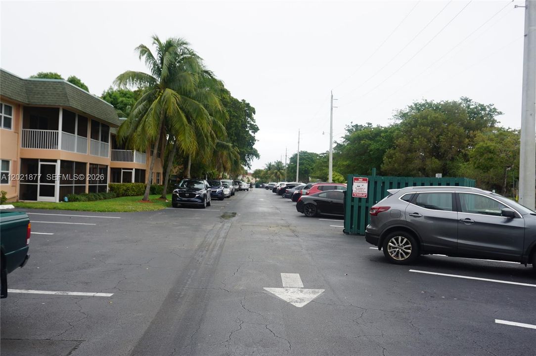 For Rent: $1,700 (1 beds, 1 baths, 710 Square Feet)