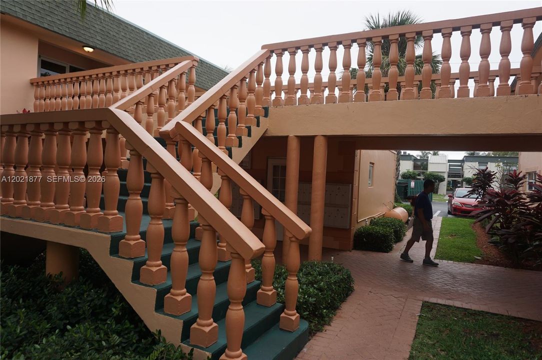 For Rent: $1,700 (1 beds, 1 baths, 710 Square Feet)