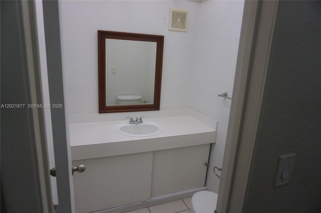 For Rent: $1,700 (1 beds, 1 baths, 710 Square Feet)