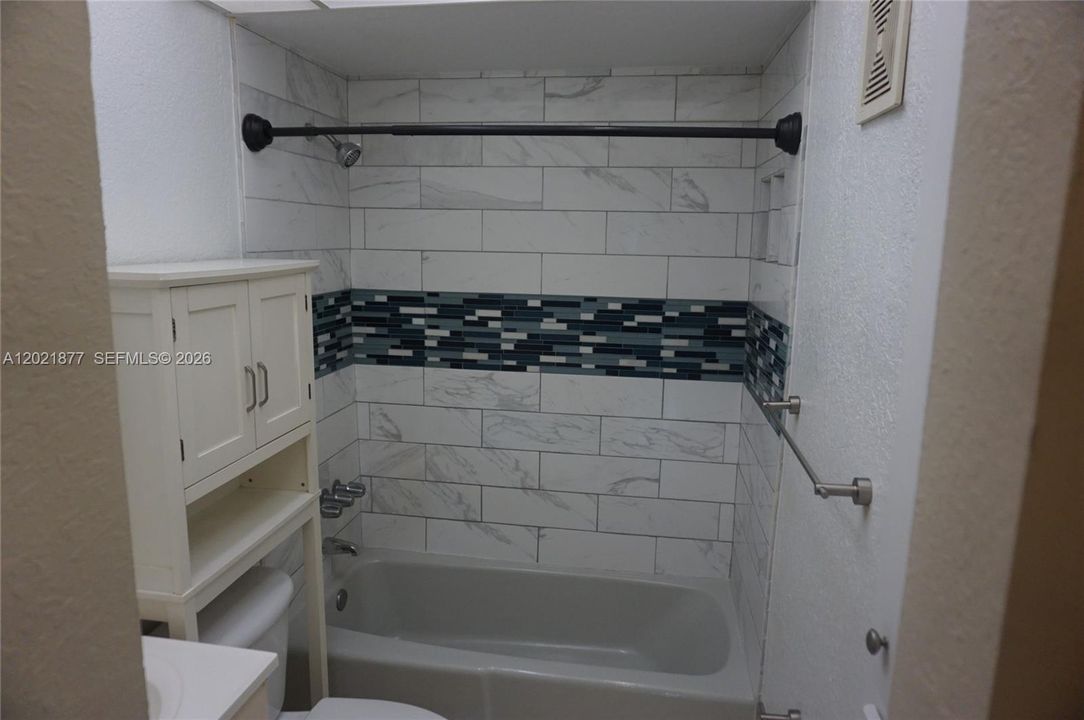 For Rent: $1,700 (1 beds, 1 baths, 710 Square Feet)