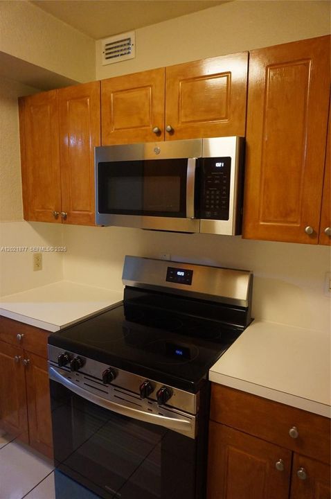 For Rent: $1,700 (1 beds, 1 baths, 710 Square Feet)