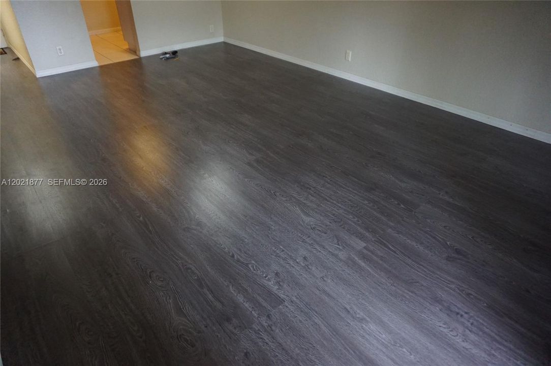 For Rent: $1,700 (1 beds, 1 baths, 710 Square Feet)