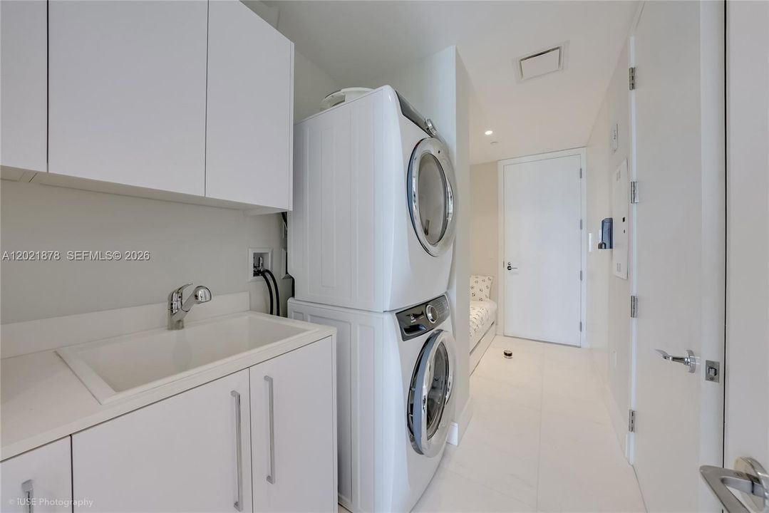 For Sale: $5,900,000 (3 beds, 4 baths, 2688 Square Feet)