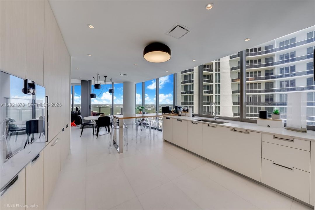 For Sale: $5,900,000 (3 beds, 4 baths, 2688 Square Feet)