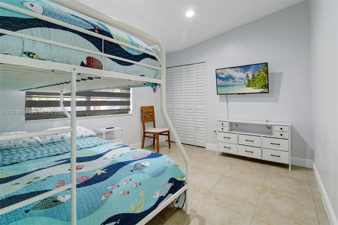 For Sale: $875,000 (3 beds, 2 baths, 1204 Square Feet)