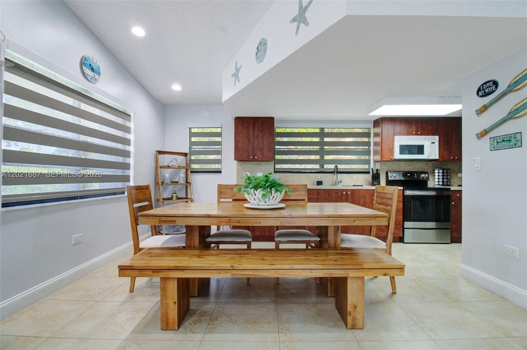 For Sale: $875,000 (3 beds, 2 baths, 1204 Square Feet)