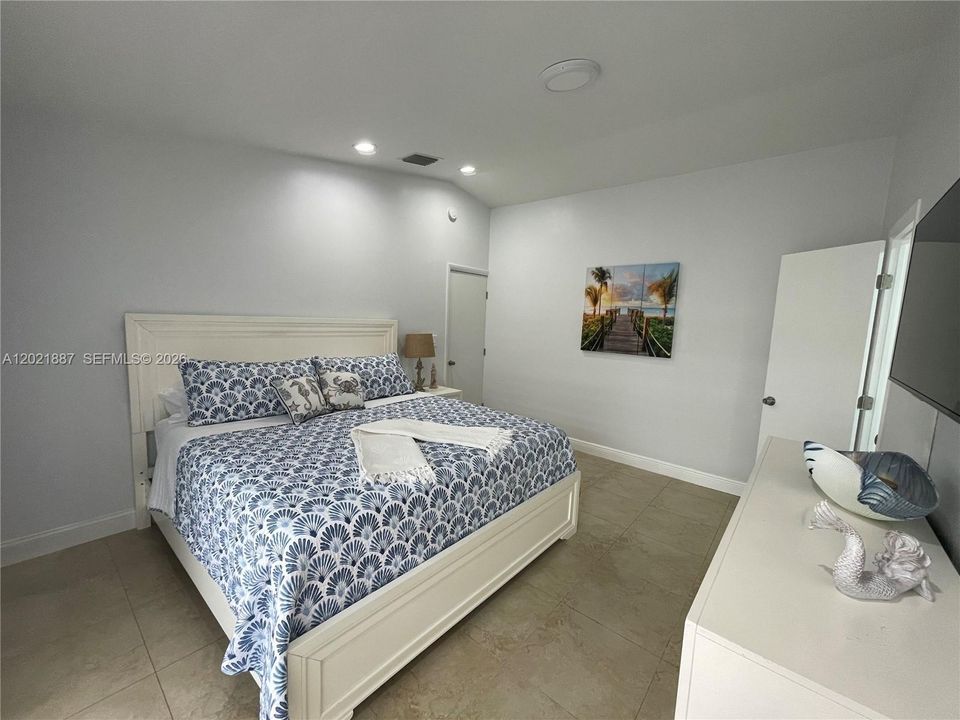 For Sale: $875,000 (3 beds, 2 baths, 1204 Square Feet)