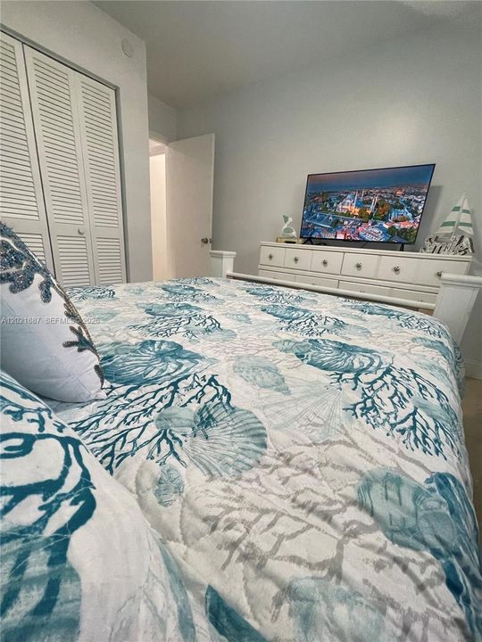 For Sale: $875,000 (3 beds, 2 baths, 1204 Square Feet)