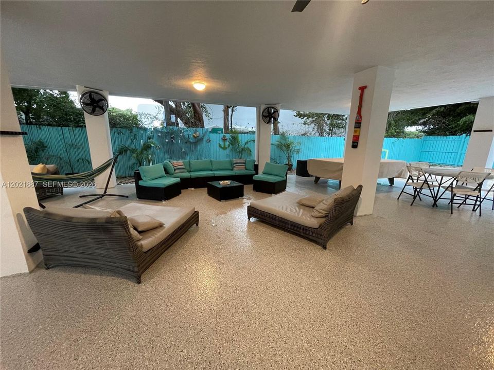 For Sale: $875,000 (3 beds, 2 baths, 1204 Square Feet)