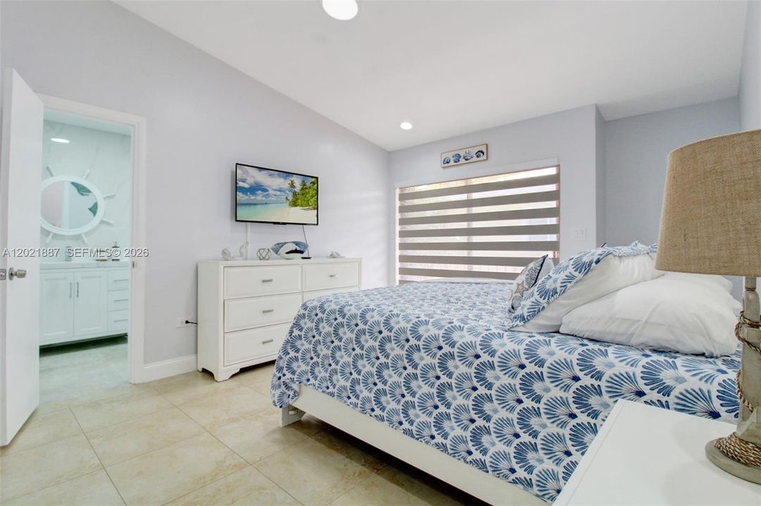 For Sale: $875,000 (3 beds, 2 baths, 1204 Square Feet)