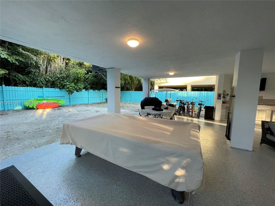 For Sale: $875,000 (3 beds, 2 baths, 1204 Square Feet)