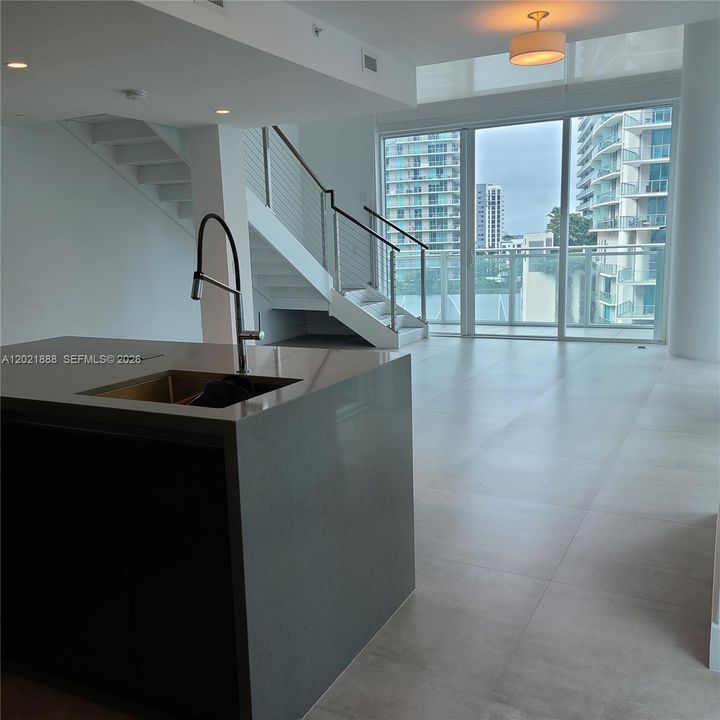 For Sale: $725,000 (1 beds, 1 baths, 1080 Square Feet)