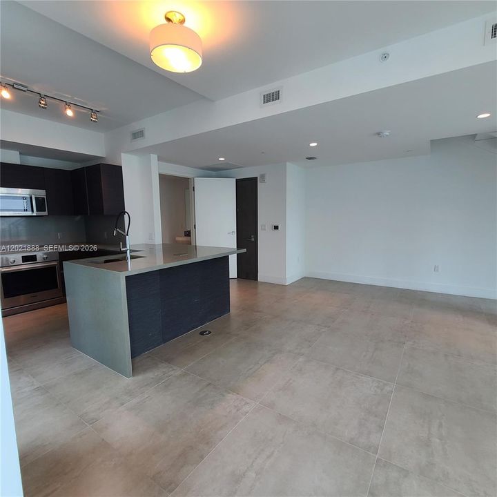 For Sale: $725,000 (1 beds, 1 baths, 1080 Square Feet)