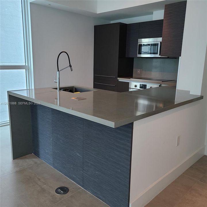 For Sale: $725,000 (1 beds, 1 baths, 1080 Square Feet)
