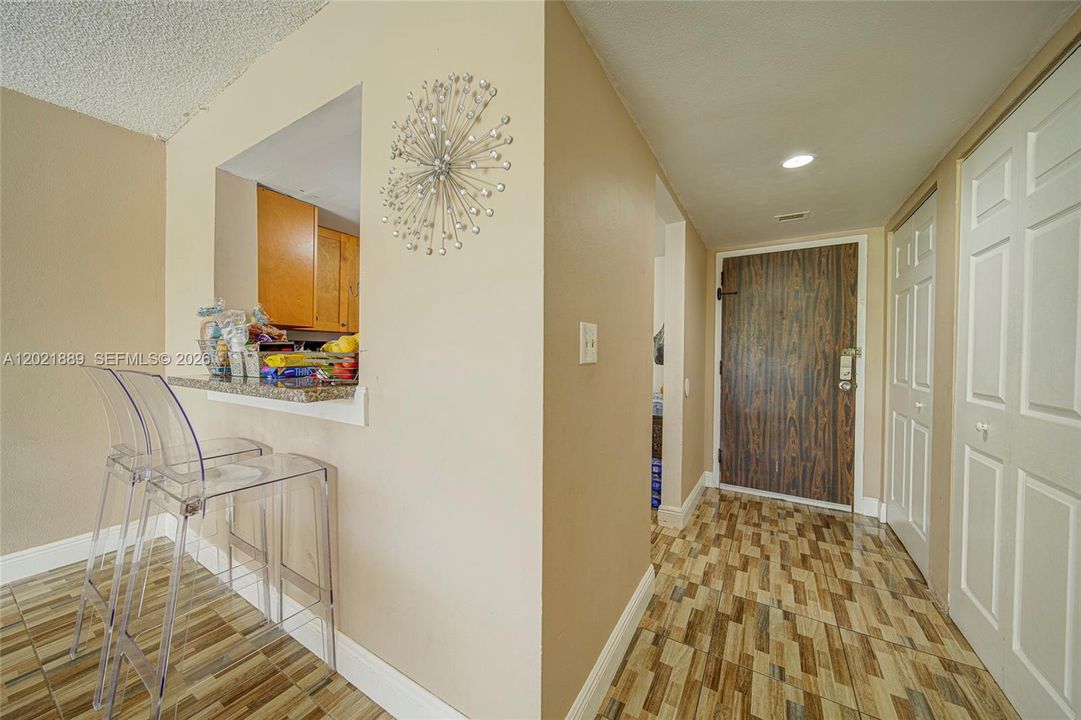 En Venta: $169,000 (2 camas, 2 baños, 1175 Pies cuadrados)
