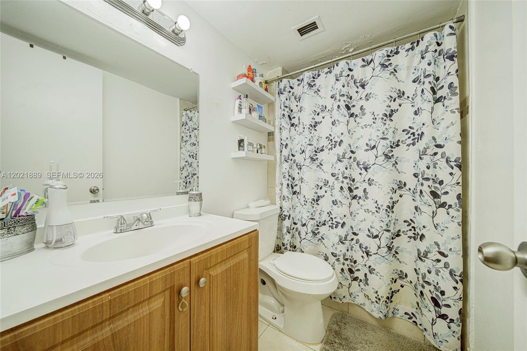 En Venta: $169,000 (2 camas, 2 baños, 1175 Pies cuadrados)