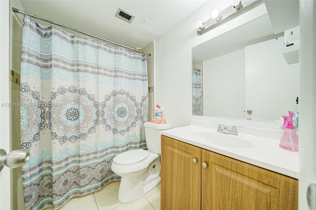 En Venta: $169,000 (2 camas, 2 baños, 1175 Pies cuadrados)